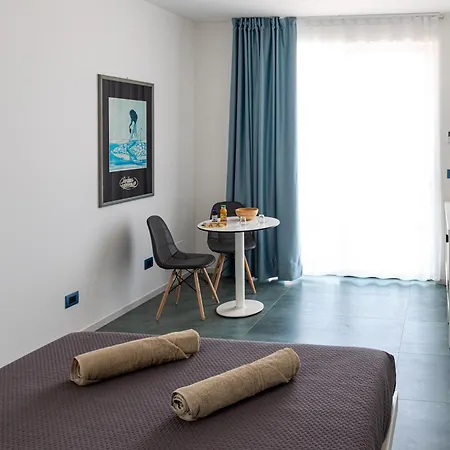 Marina Bay Sea Relais Couette-café *