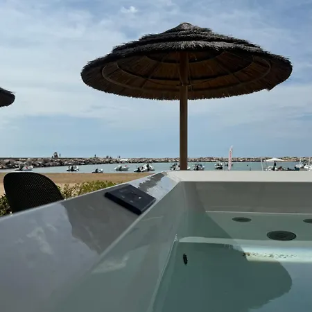 Marina Bay Sea Relais Couette-café